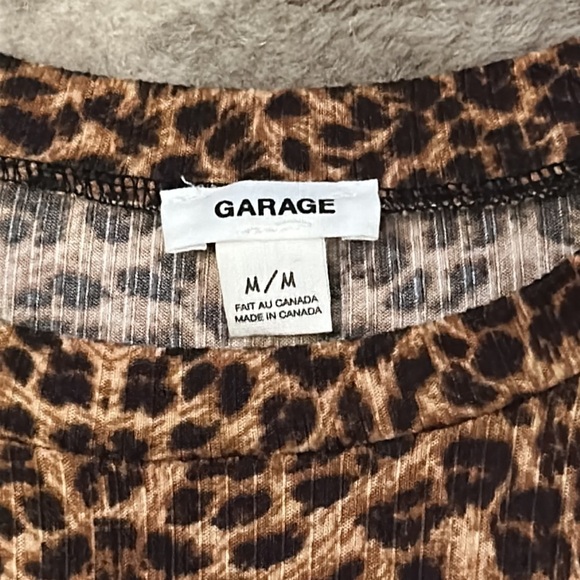 Garage stretchy size M leopard print crop tee - Picture 2 of 4